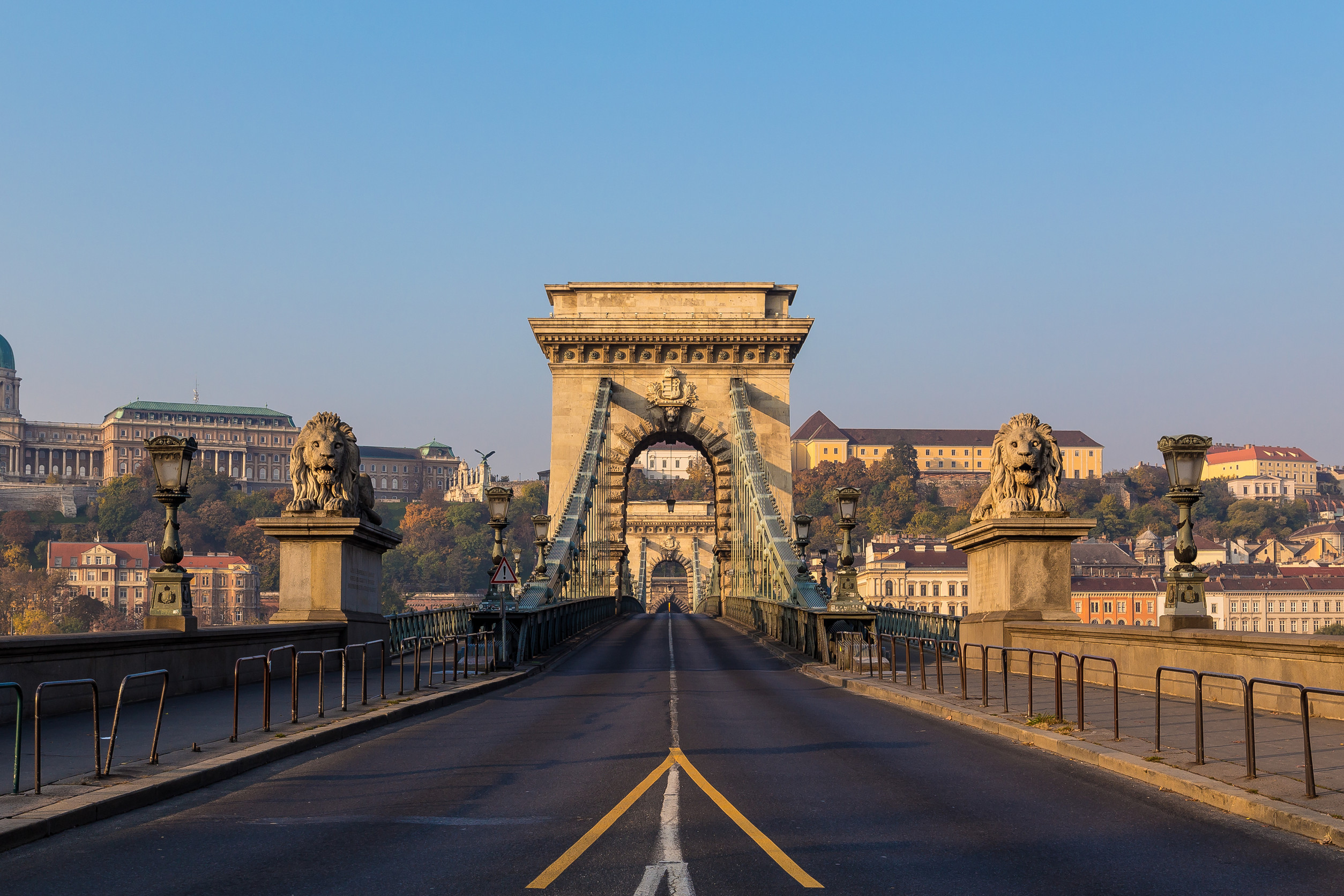 bridge in budapest towards the buda side of the city there is spac