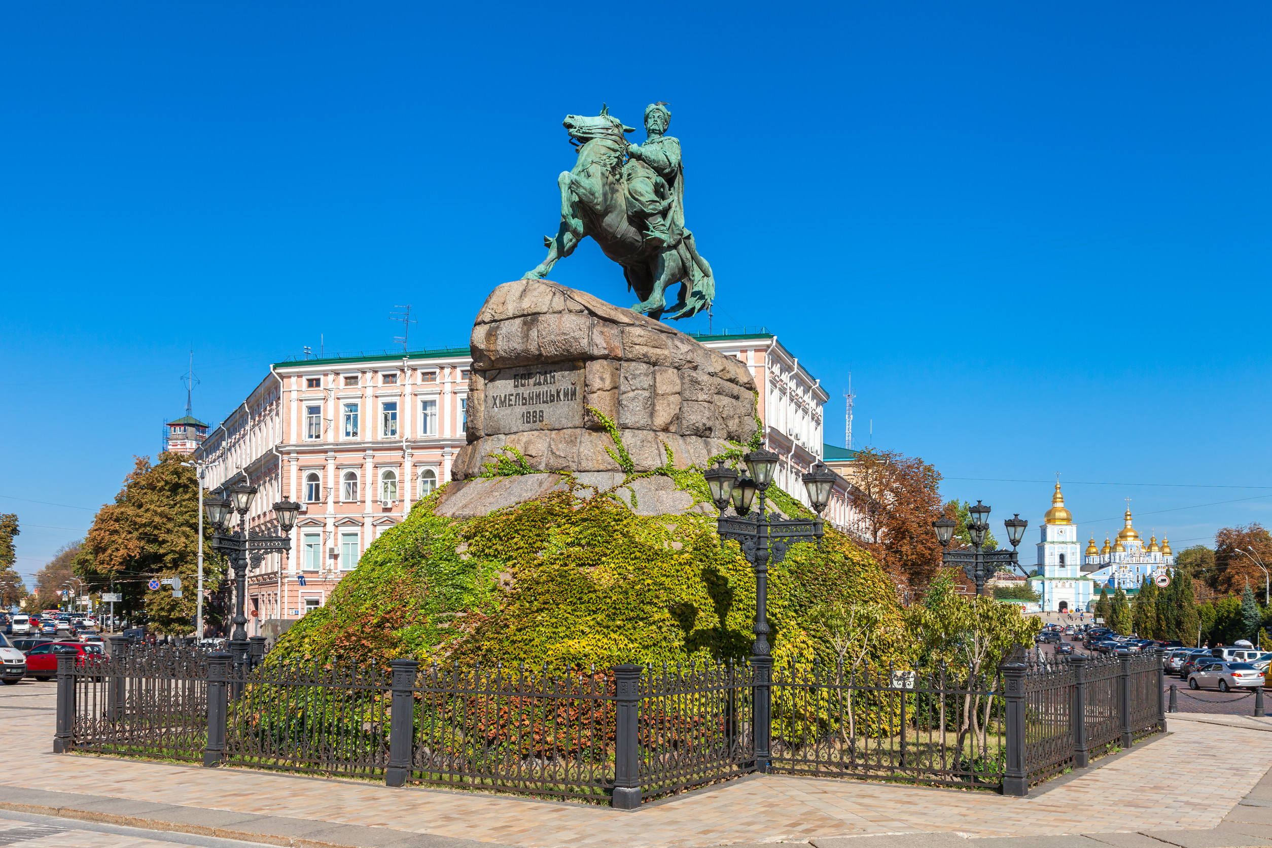 combat monument lugansk region slavyanoserbsk ukraine