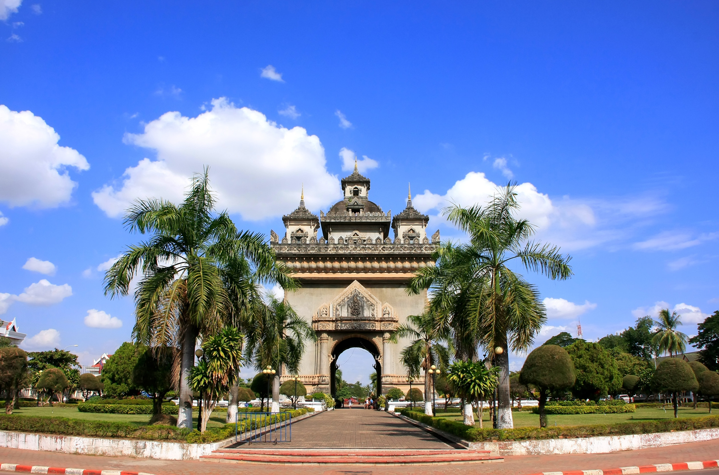 laos travel landmark golden pagoda wat phra that luang in vientiane buddhist temple famous