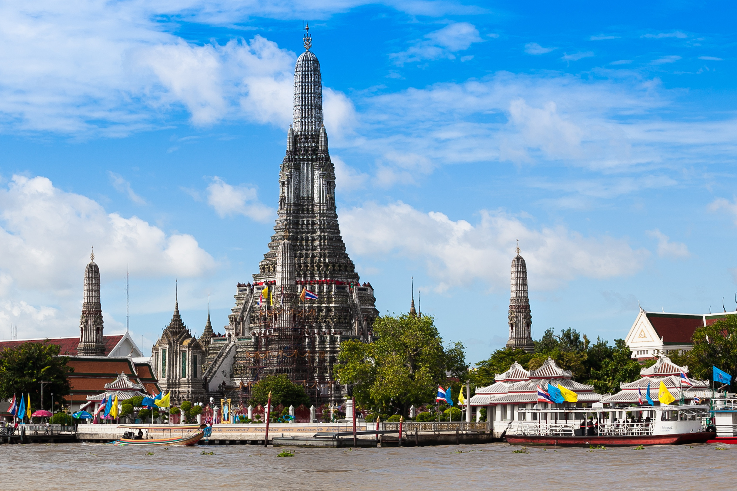 wat aroon one of landmark of bangkok